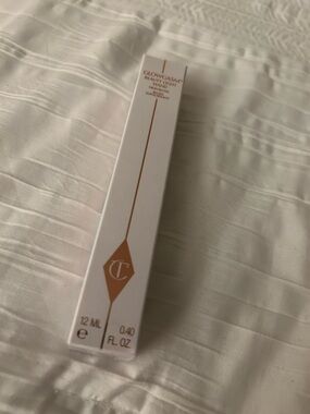 Charlotte Tilbury Glowgasm Wand in White and Gold Packaging